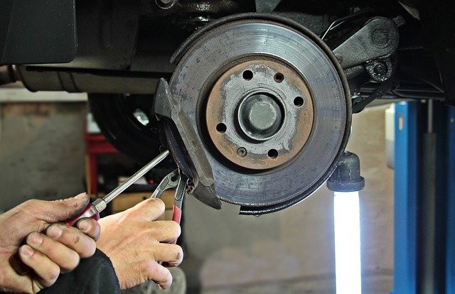 auto repair shop, workshop, brake disc (speedalternators.com)