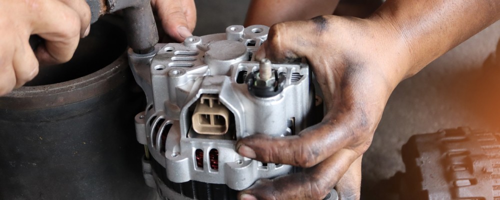 Replacing weak car alternator by a pro mechanic, (speedalternators.com)
