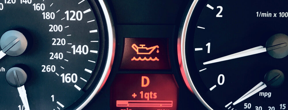 Car engine oil dashboard warning light, (speedalternators.com).
